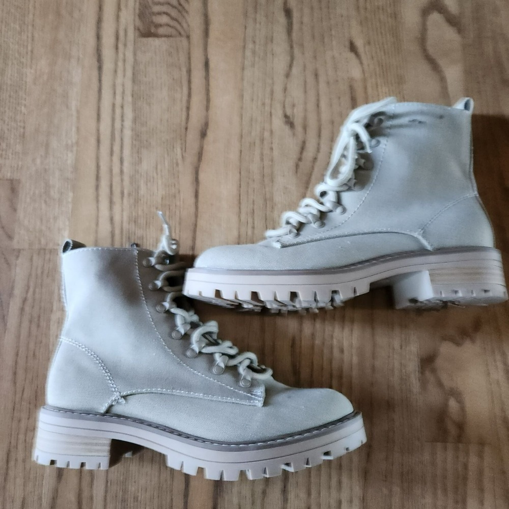 Women's Universal Thread Parker Beige Combat Boots Size 8.5 Lace Up Chunky Heel - Picture 8 of 14